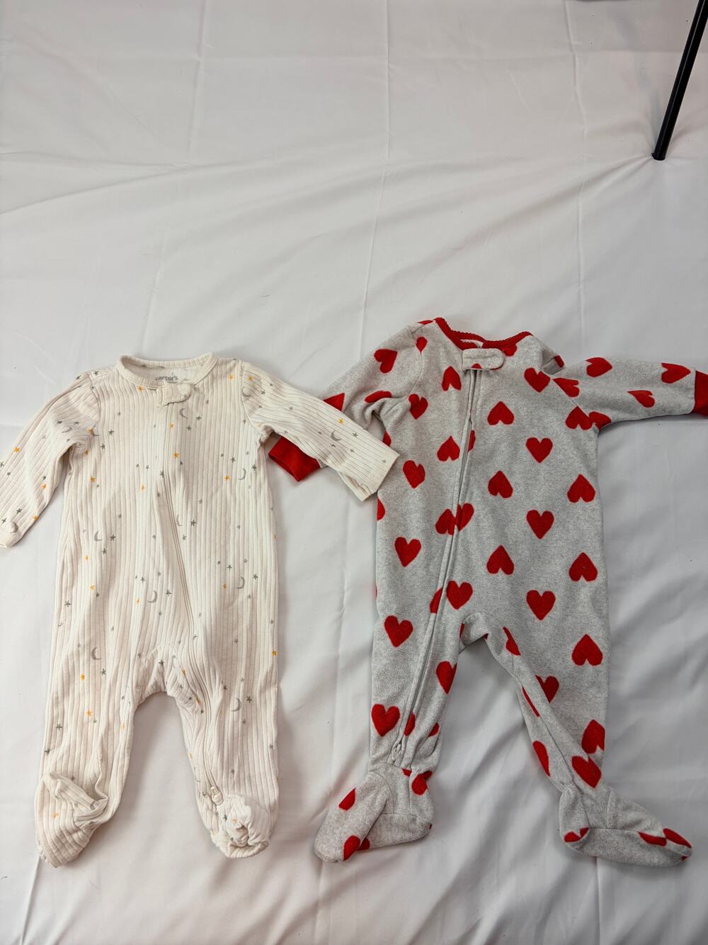 Carter's Baby 6M Footed Sleeper Lot 2 Fleece Red Hearts Cream Ribbed Moon Stars